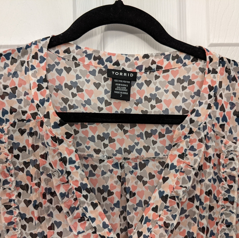 Torrid, sz 2, sleeveless sheer ruffled top